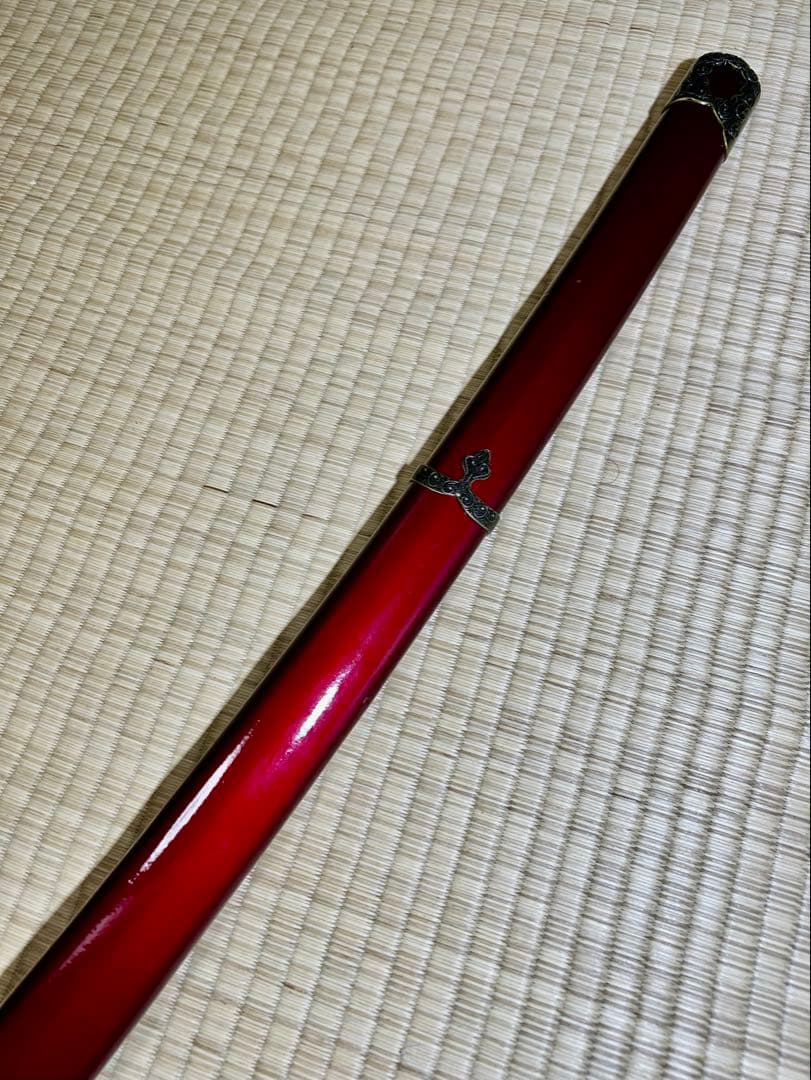 模造刀 太刀　※赤い鞘で刀身に樋のある刀！