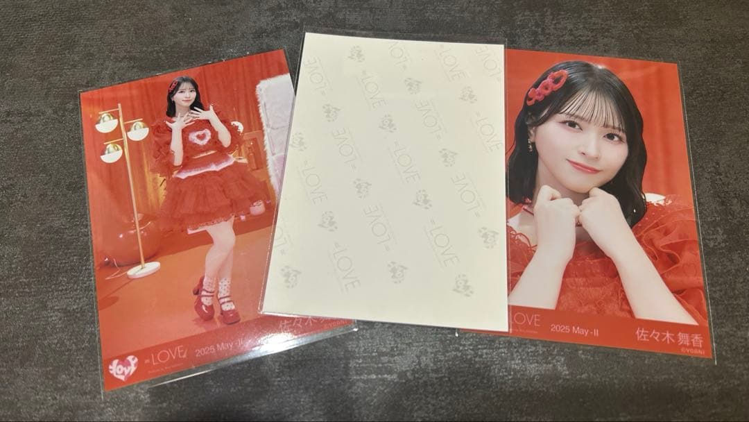 *む*＝LOVE 佐々木舞香 直筆生写真 とくベチュ、して 赤衣装
