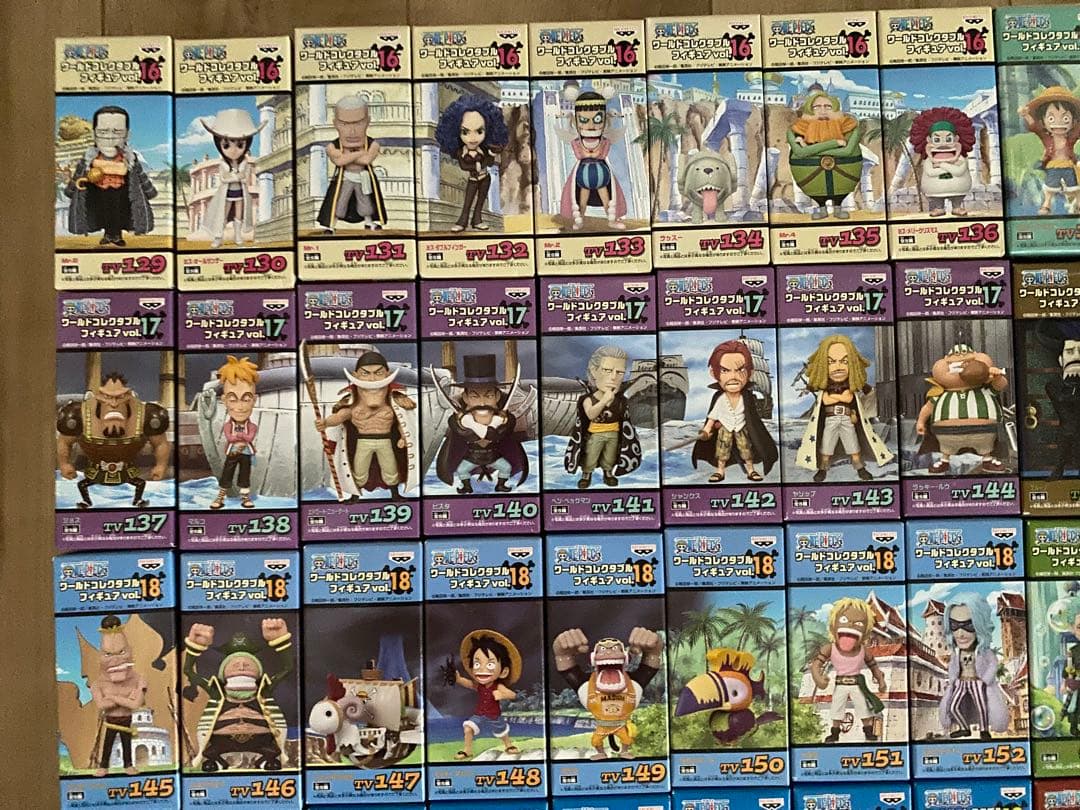 ワンピース　ワールドコレクタブルフィギュア