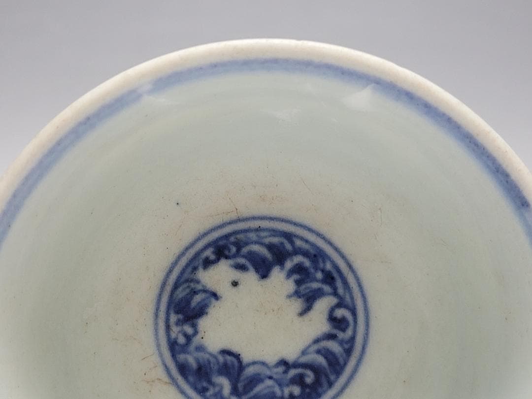 染付 神獣紋 高足杯「大明宣徳年製」銘 明清時代 幅約8.1cm