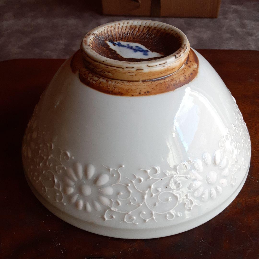 河本礫亭　抹茶茶碗　白盛唐草菊 S