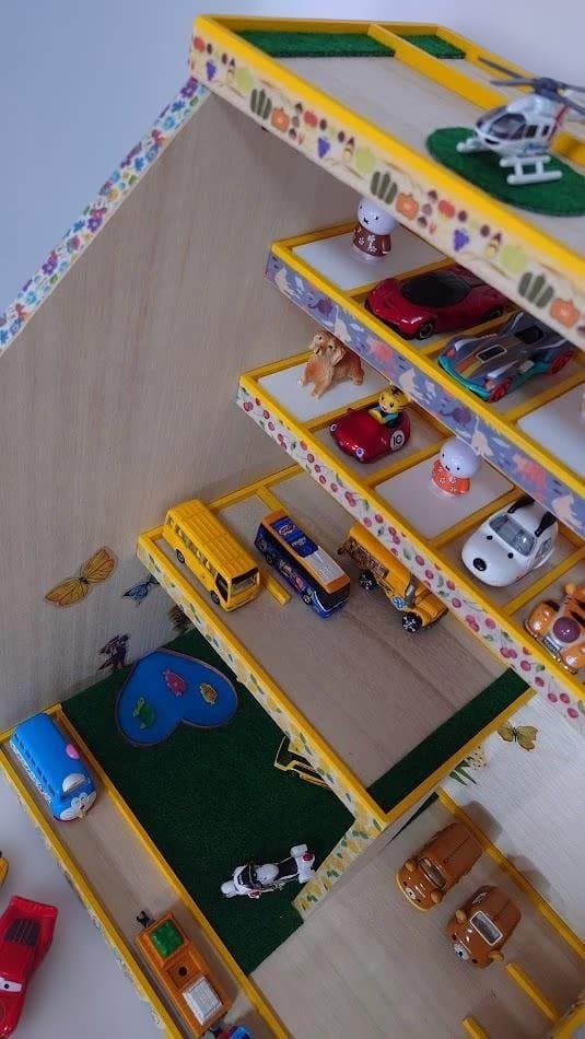 トミカ木製手作り駐車場（ビッグイエロ－）BY02