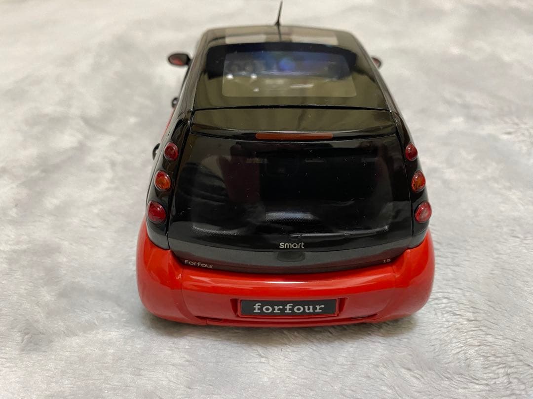 ミニカー KYOSHO smart forfour 1/18
