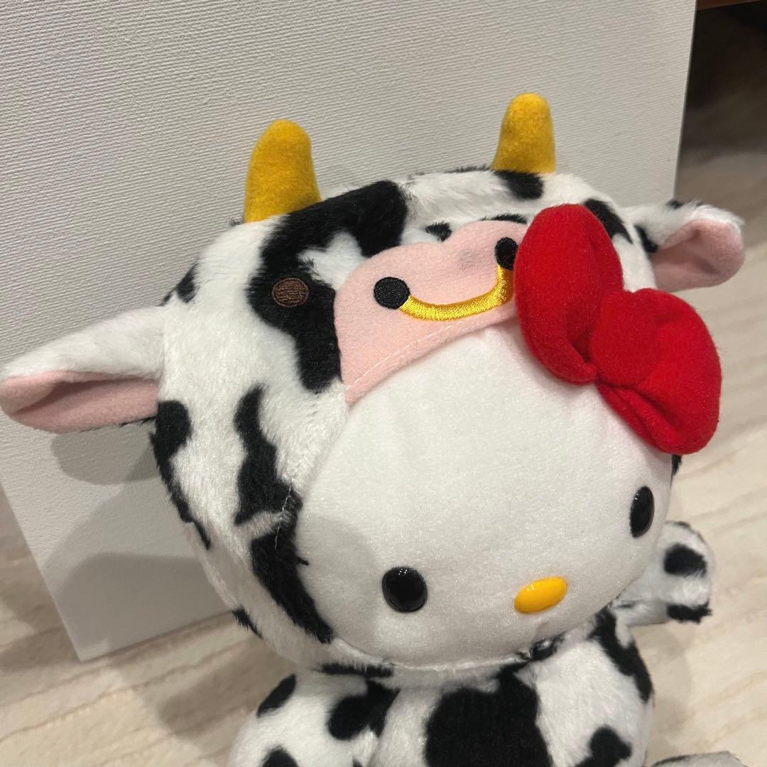 ハローキティ　牛　ウシ　ぬいぐるみ　ヤクルト