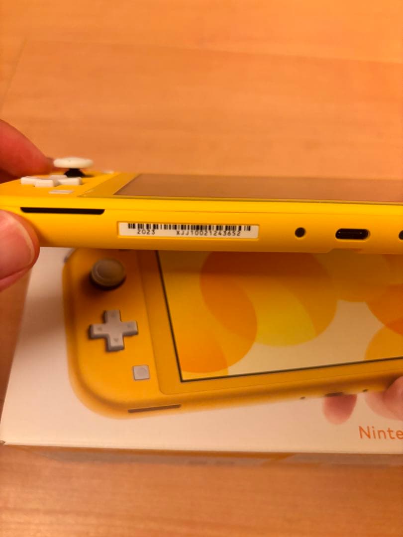 Nintendo Switch lite 本体　イエロー　新品同様品