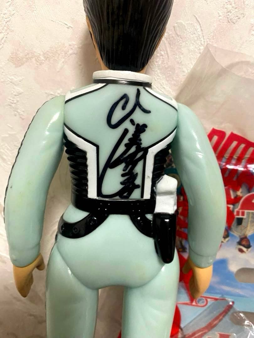 アンヌ隊員　ソフビ人形　サイン入り