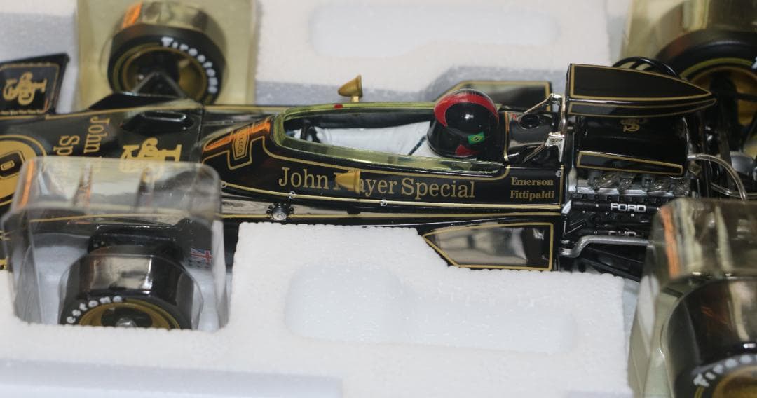 サンスター１／1８　ロータス・フォード７２Ｄ　ＪＰＳ　フィッテパルディ　中古品