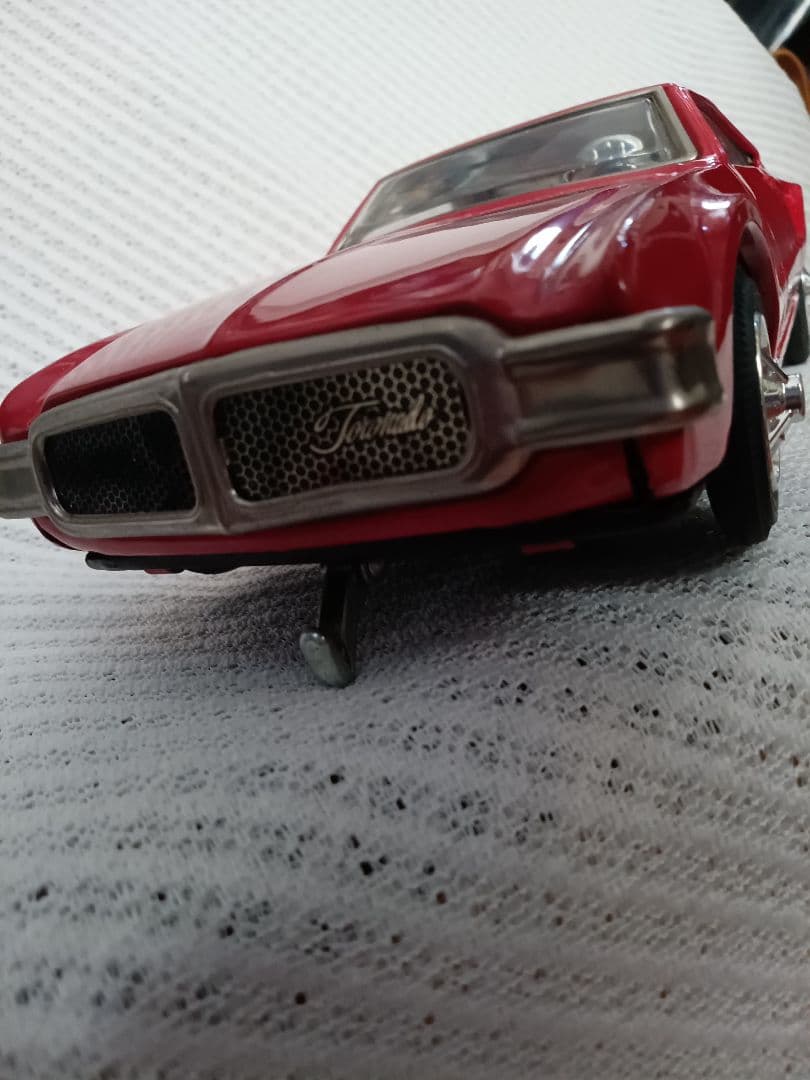 オールズモービル　アメ車TORNADO　太陽　日本製ブリキ美車27cm値下です