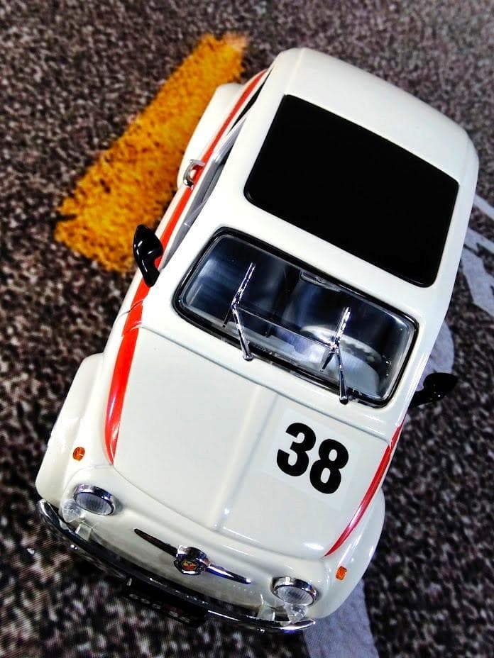 1/18 ロードシグネチャー 1963 フィアット アバルト 695SS