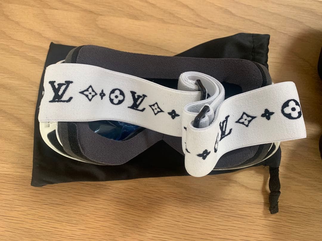 LOUIS VUITTON スノーアイウェア