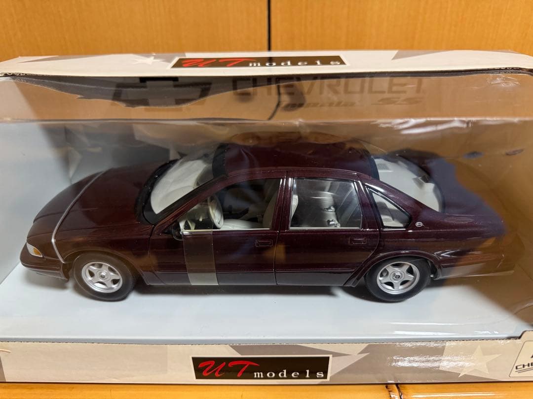 UT models Chevrolet Impala マルーン 1/18