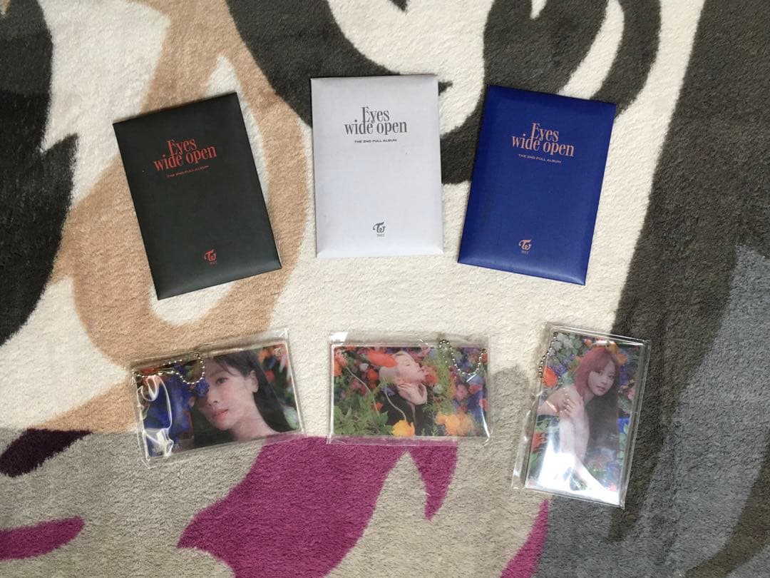TWICE 限定特典付アルバム&未開封パズルピース