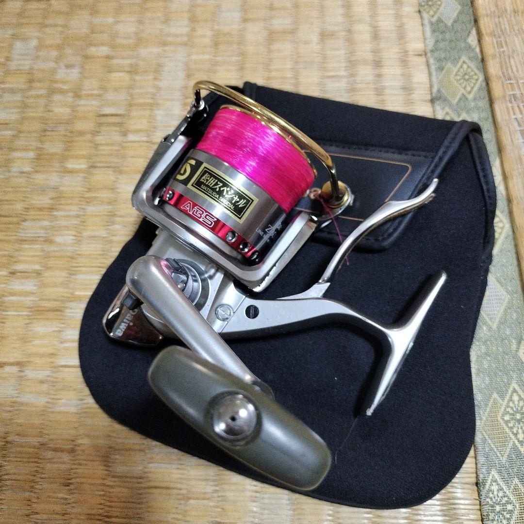 DaiwaトーナメントISOZ-3000LB　替えスプール2個・ケース付き