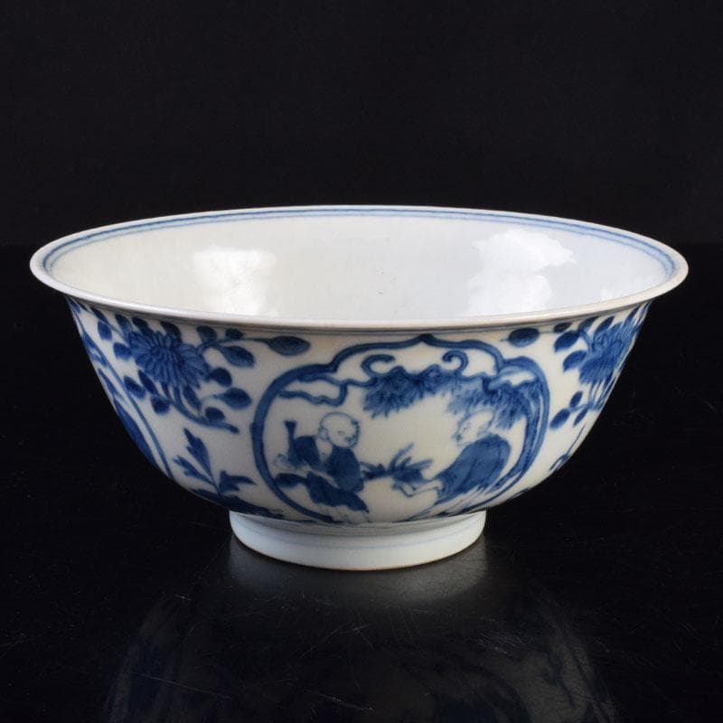 中国　大明萬暦年製款　青花　山水人物文碗　V　8711