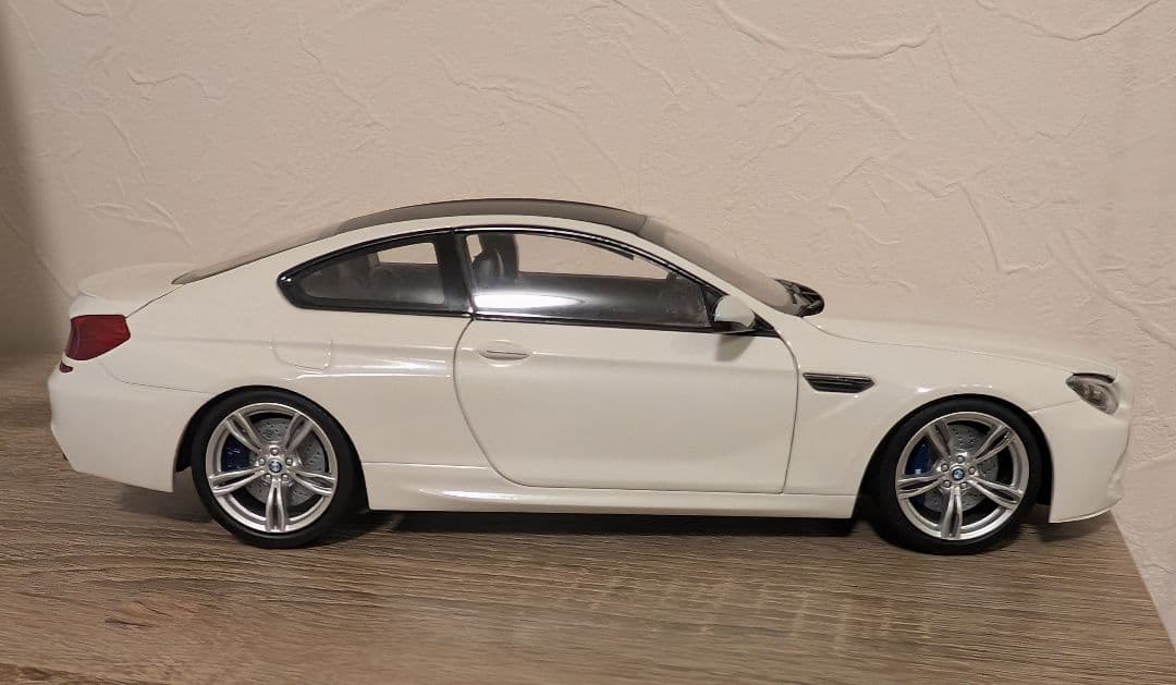 【美品】 M6 F13 ホワイト 1/18 モデルカー