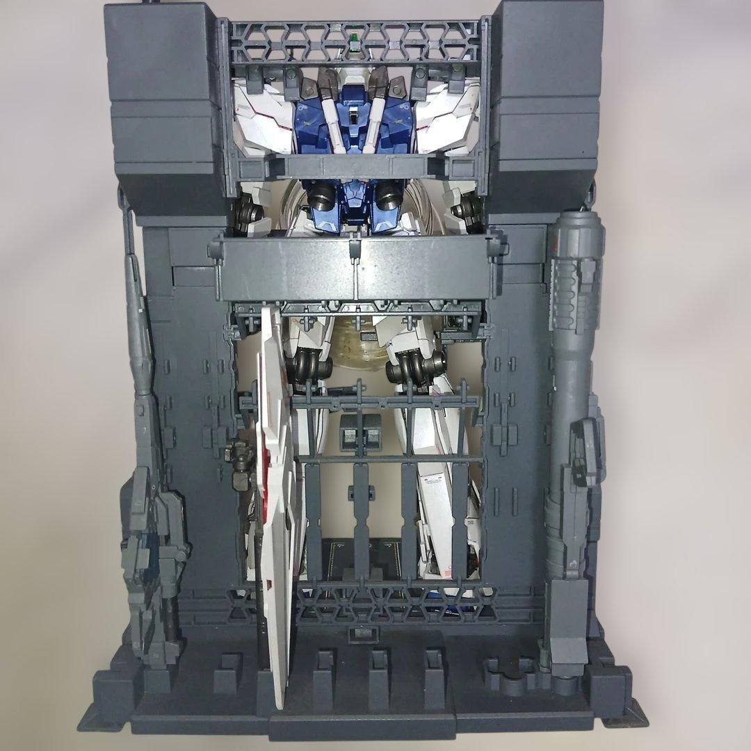 バンダイ　MG　ユニコーンガンダム+MS CAGE　ガンプラ　完成品