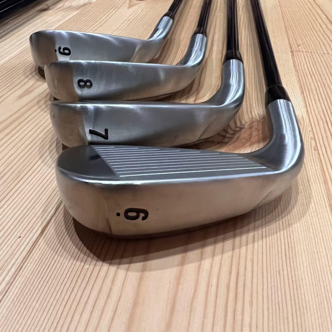 TOURSTAGEのViQゴルフバッグとゴルフクラブ13本セット