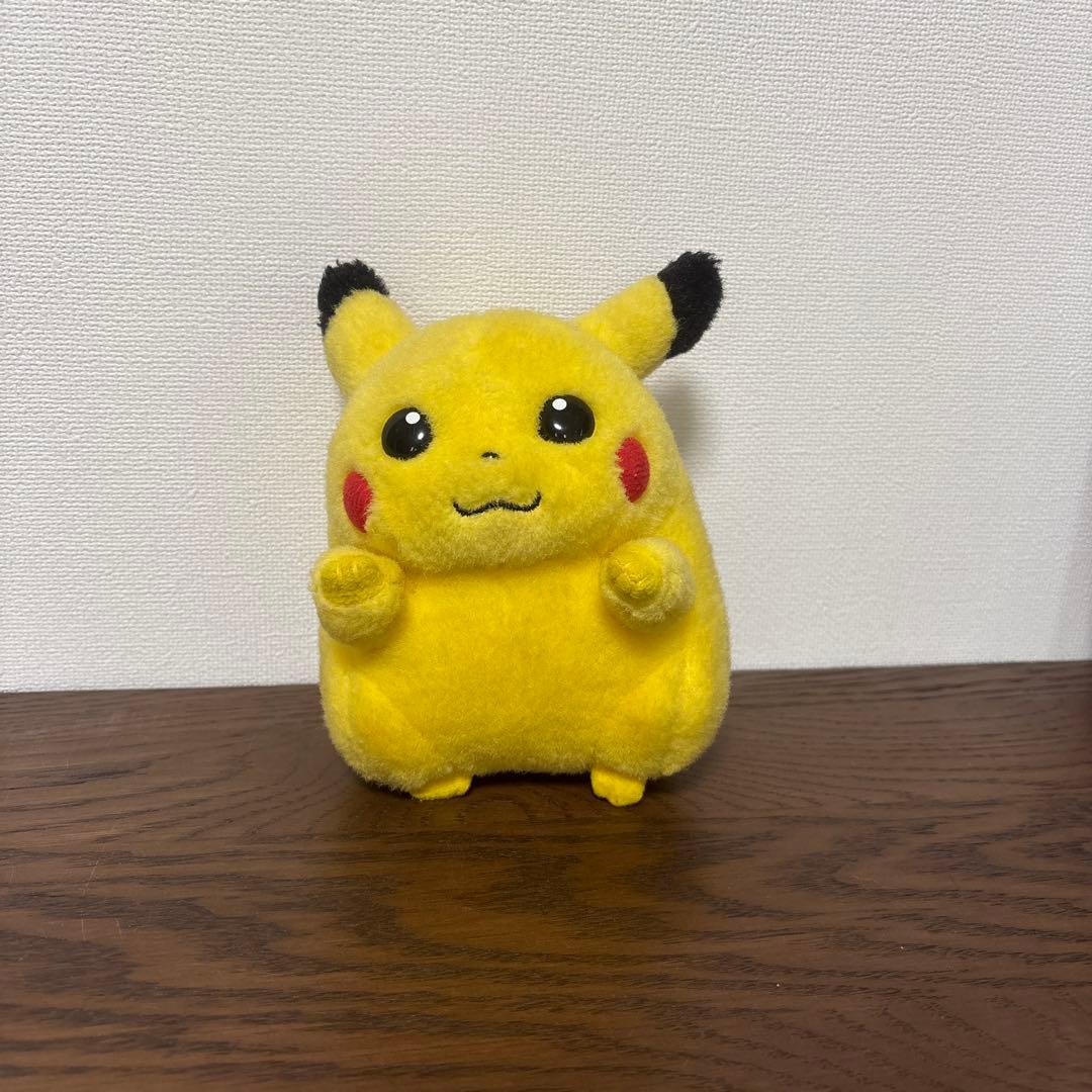 お腹を押すと鳴く TOMY ピカチュウ ぬいぐるみ 初期
