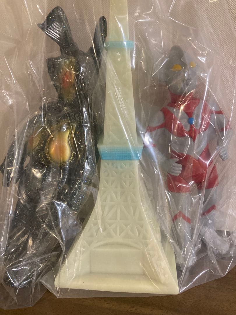 【未開封品】マルサン ウルトラマン対ゼットン 350