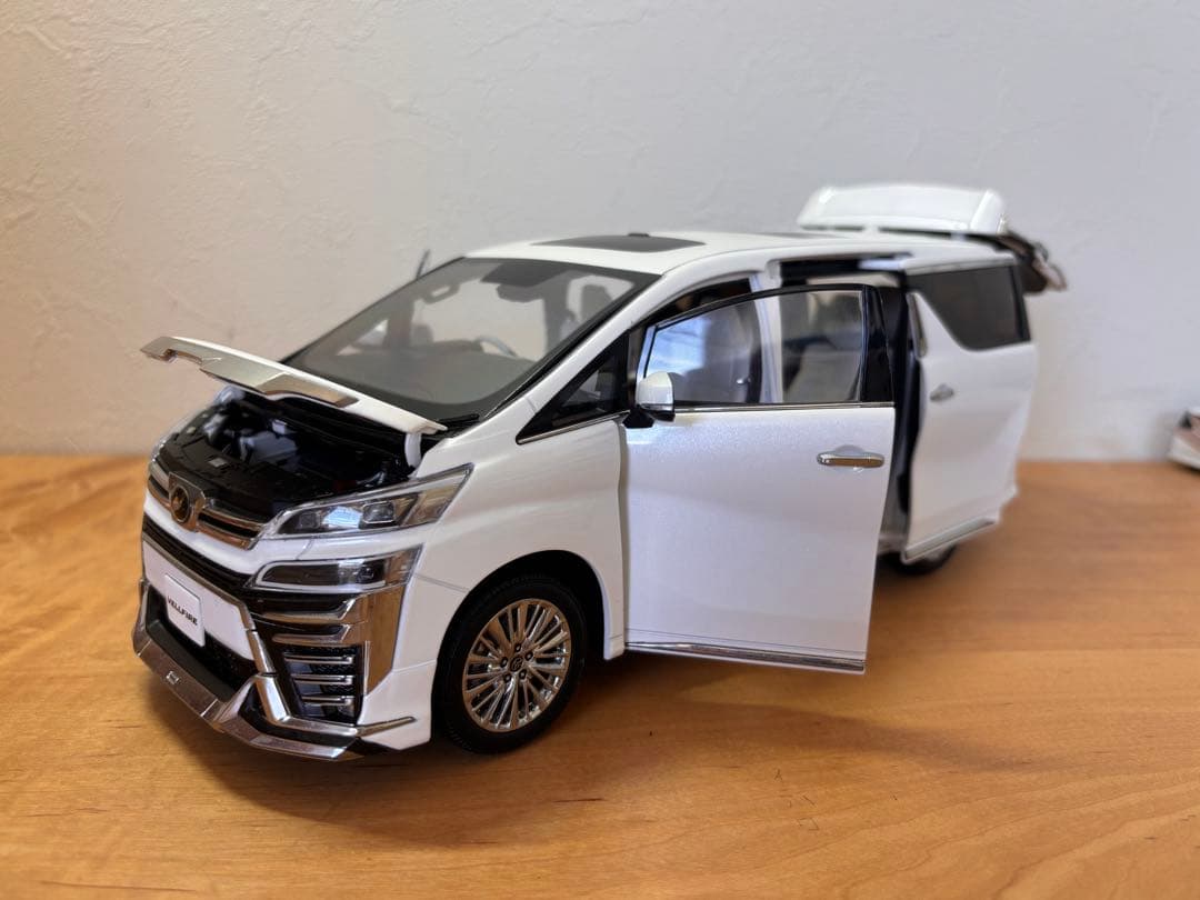 【希少】Kengfai ケンファイ　1/18 トヨタ　ヴェルファイア　ミニカー