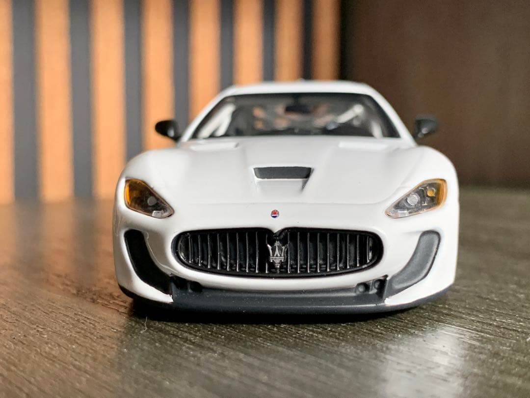 1/43 マセラティ グランツーリスモ MC GT4 2010 ホワイト
