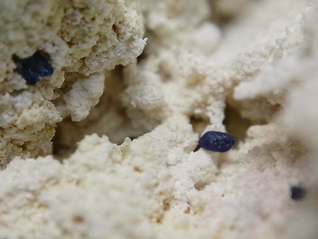 国産鉱物　逸見石　原石　ヘンミライト　Henmilite　鉱物標本