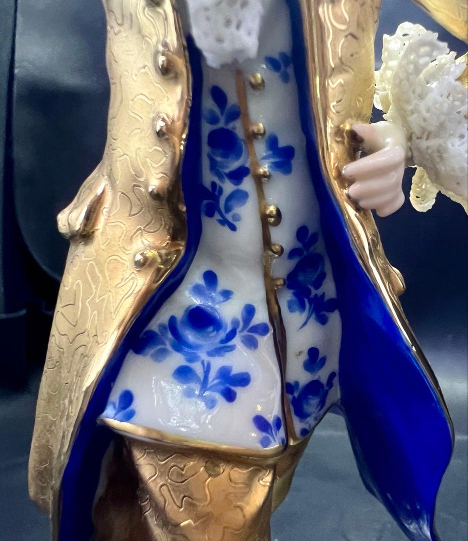 金色のコート 男性フィギュア 陶磁器