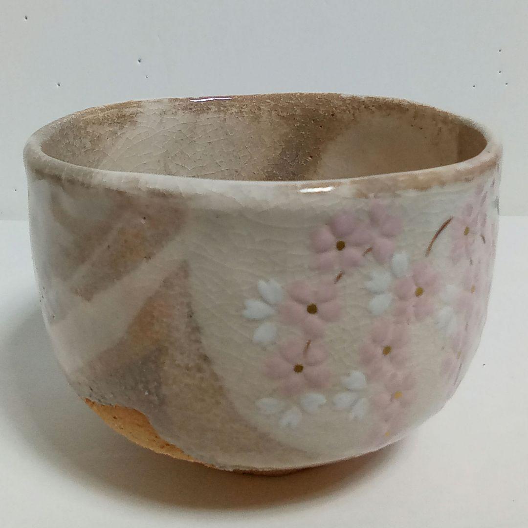 抹茶茶碗　裂白釉　しだれ桜　竹桂庵