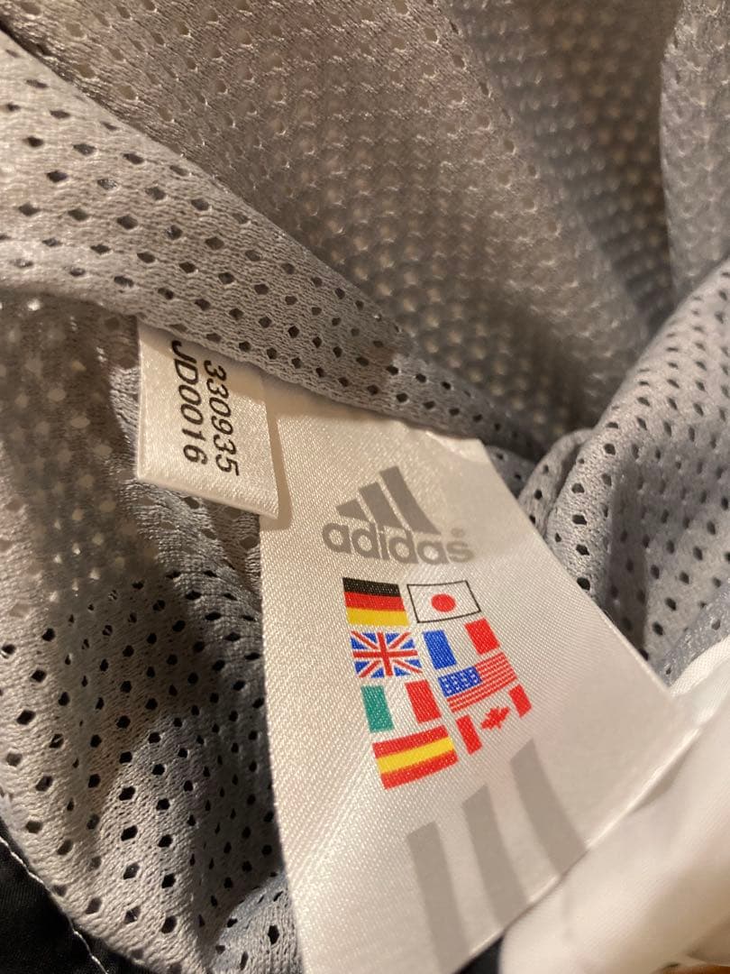 新品タグ付慶應義塾大学ウィンドブレーカー　L adidas製