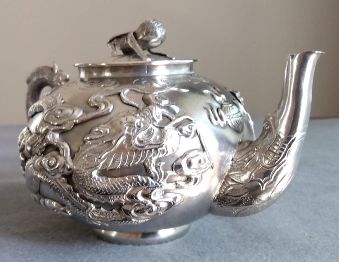 北京工芸品公司　銀製伝統雲龍紋唐獅子摘酒器　288gram高110長175mm