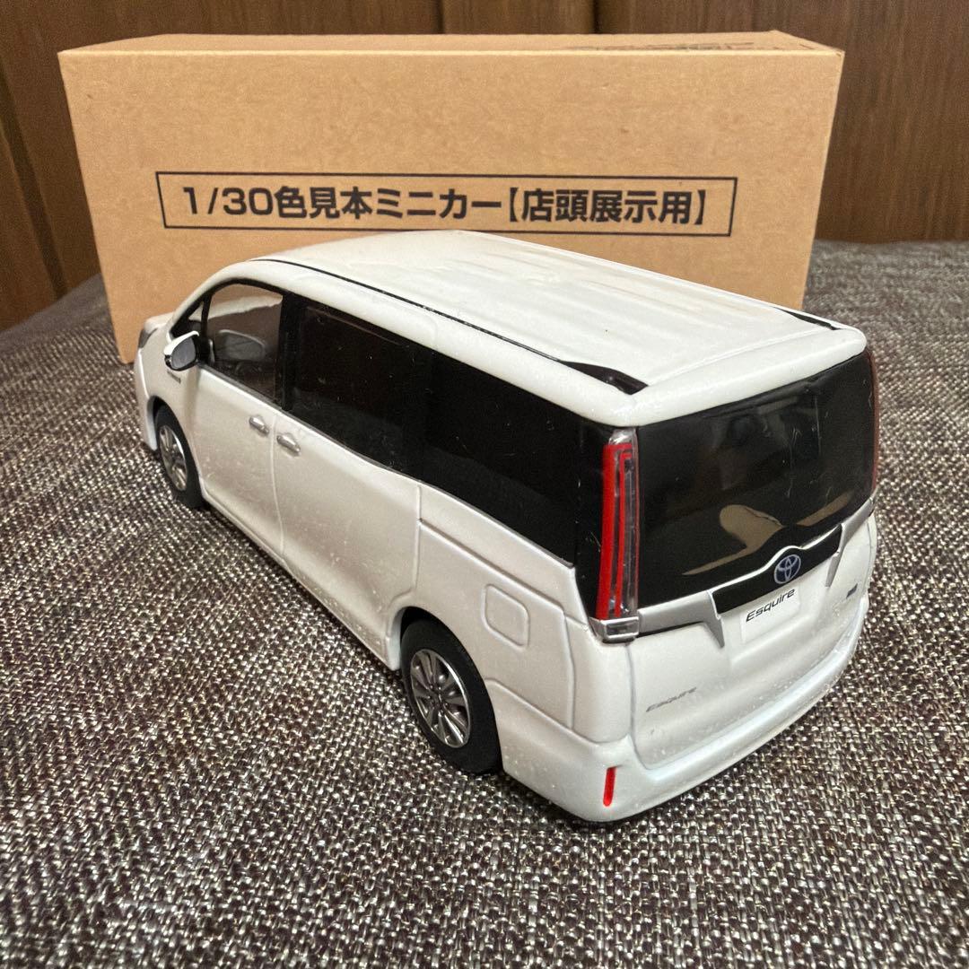 トヨタ　Esquire カラーサンプル