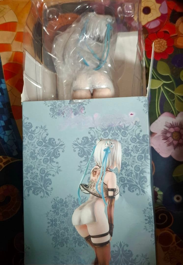 女性アイドル風キャラクター フィギュア台箱付き