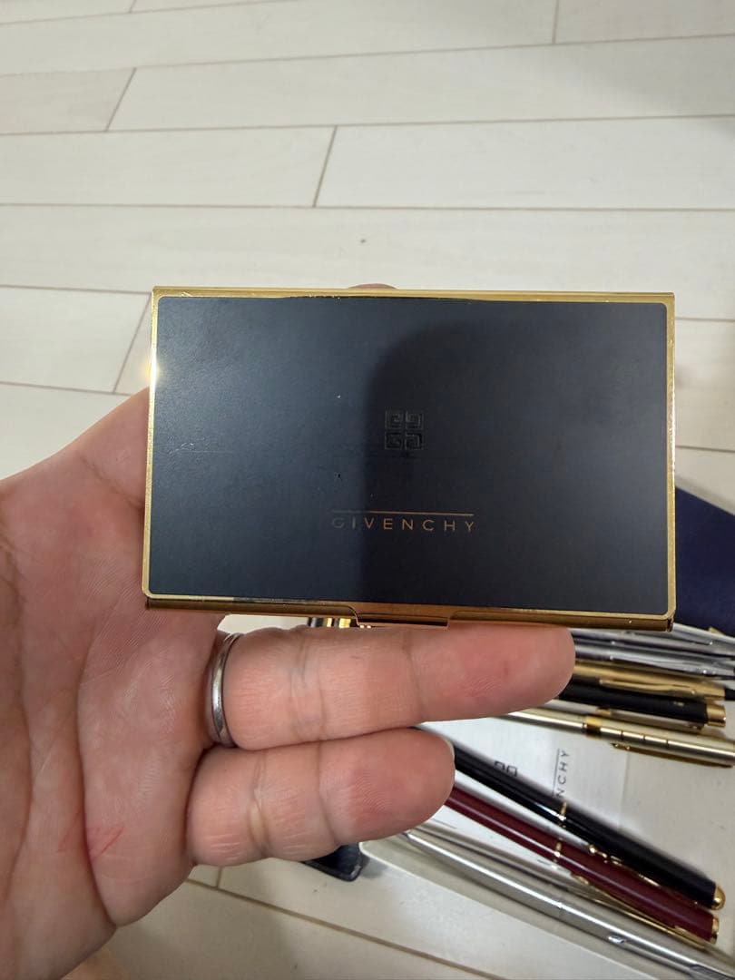 ジバンシー、Burberry、クロス、イヴ・サンローラン名刺ケース、ボールペン