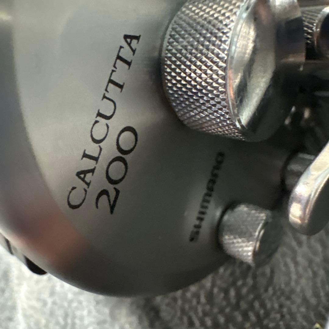 シマノ 05カルカッタ 200（01）バス　雷魚　シーバス　ロックフィッシュ