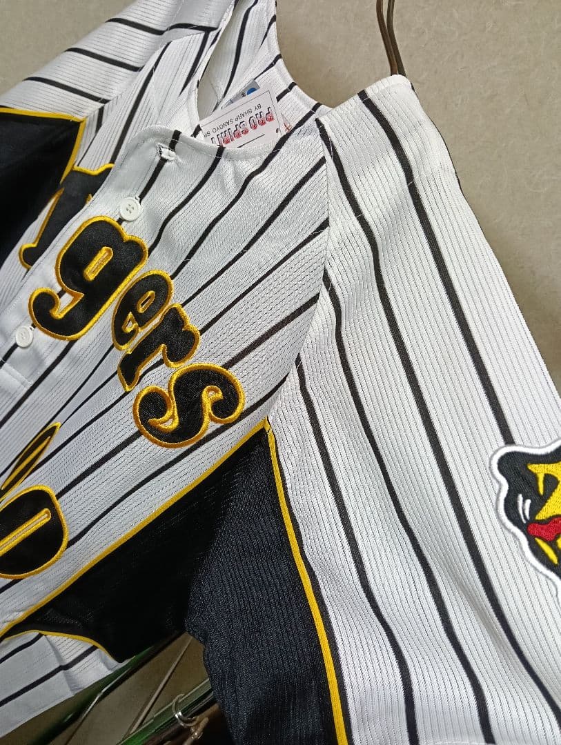 超希少・新品タグ付き！シャープ産業 阪神タイガース 田中秀太 ユニフォーム M