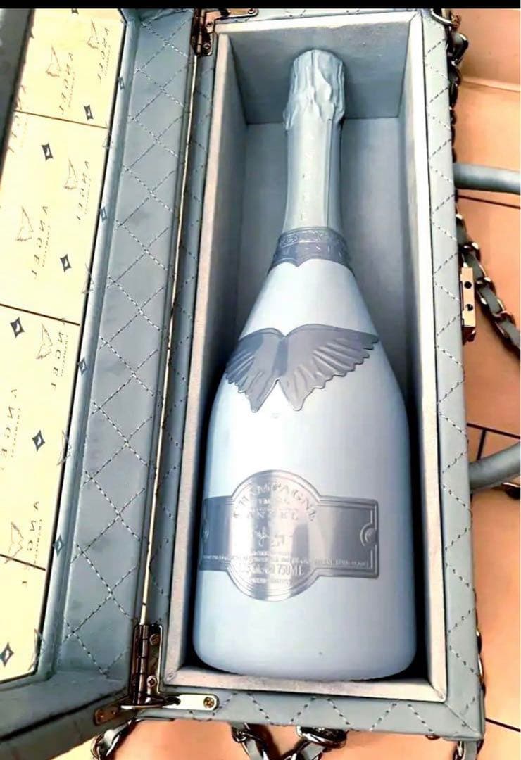 新品　ANGEL CHAMPAGNE 水色 ボトルとケース付き
