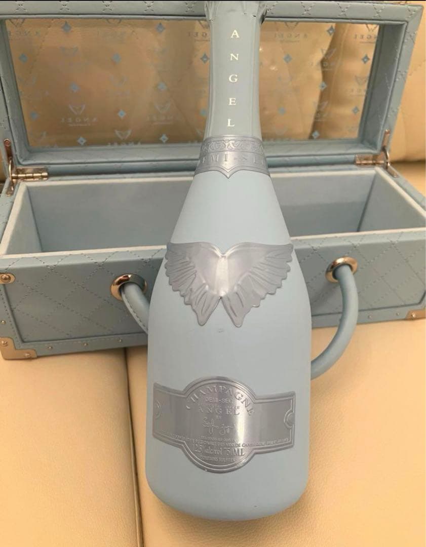 新品　ANGEL CHAMPAGNE 水色 ボトルとケース付き