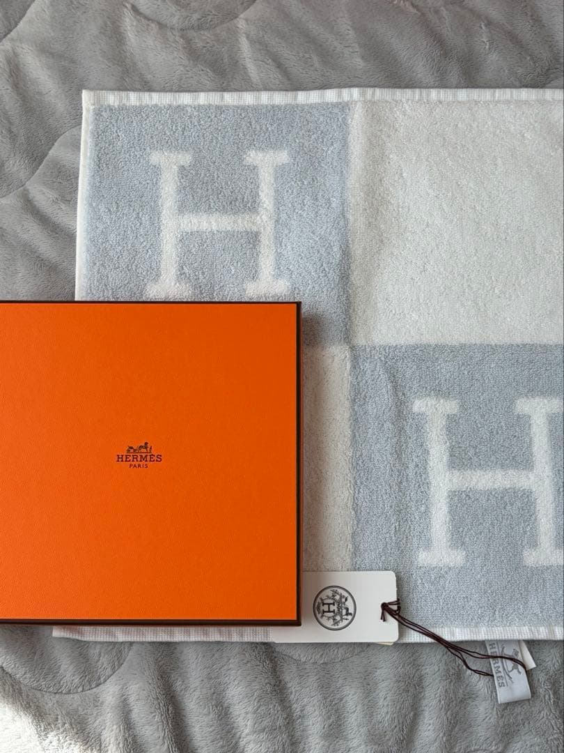 新品未使用　箱付き　HERMES カレタオル 《アヴァロン》ブルーグラシエ