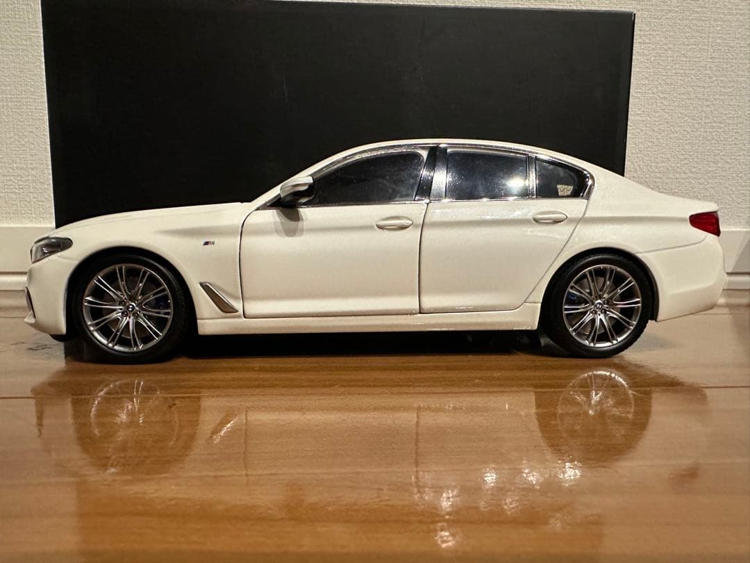 京商 1/18  5シリーズ G30 ホワイト 5 Series