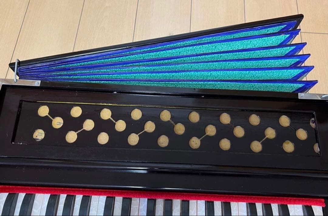 ハルモニウム harmonium
