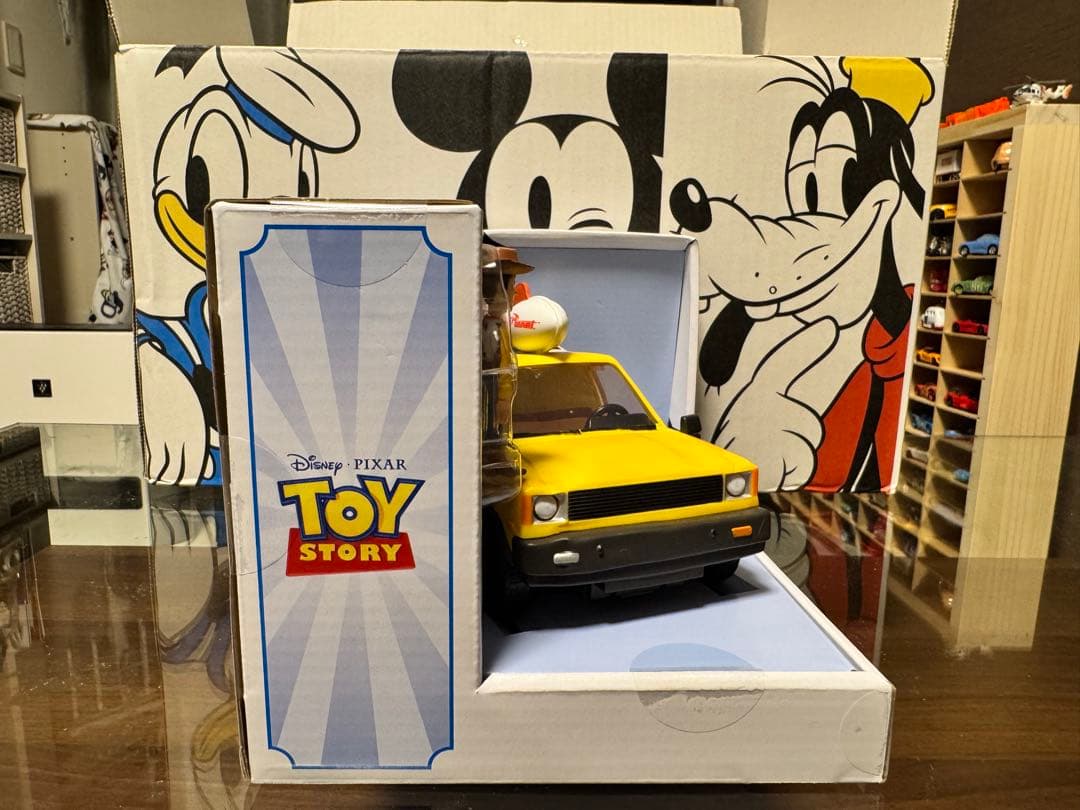 トイストーリー　ピザ　プラネット　トラック　フィギュア付き