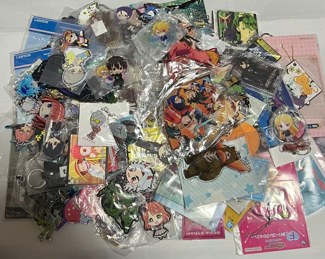アニメ　缶バッジ　アクリルスタンド　キーホルダー　ストラップ　 576個セット