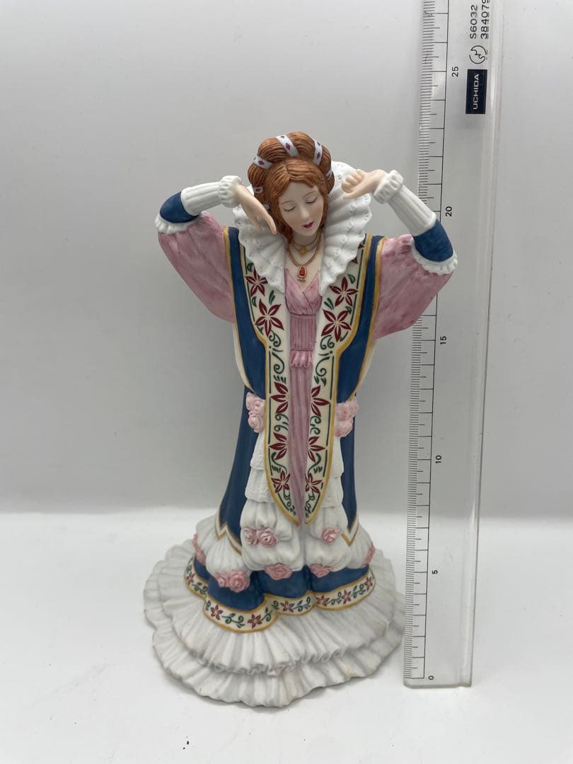 陶器製女性像 眠れる森の美女　紹介本つき