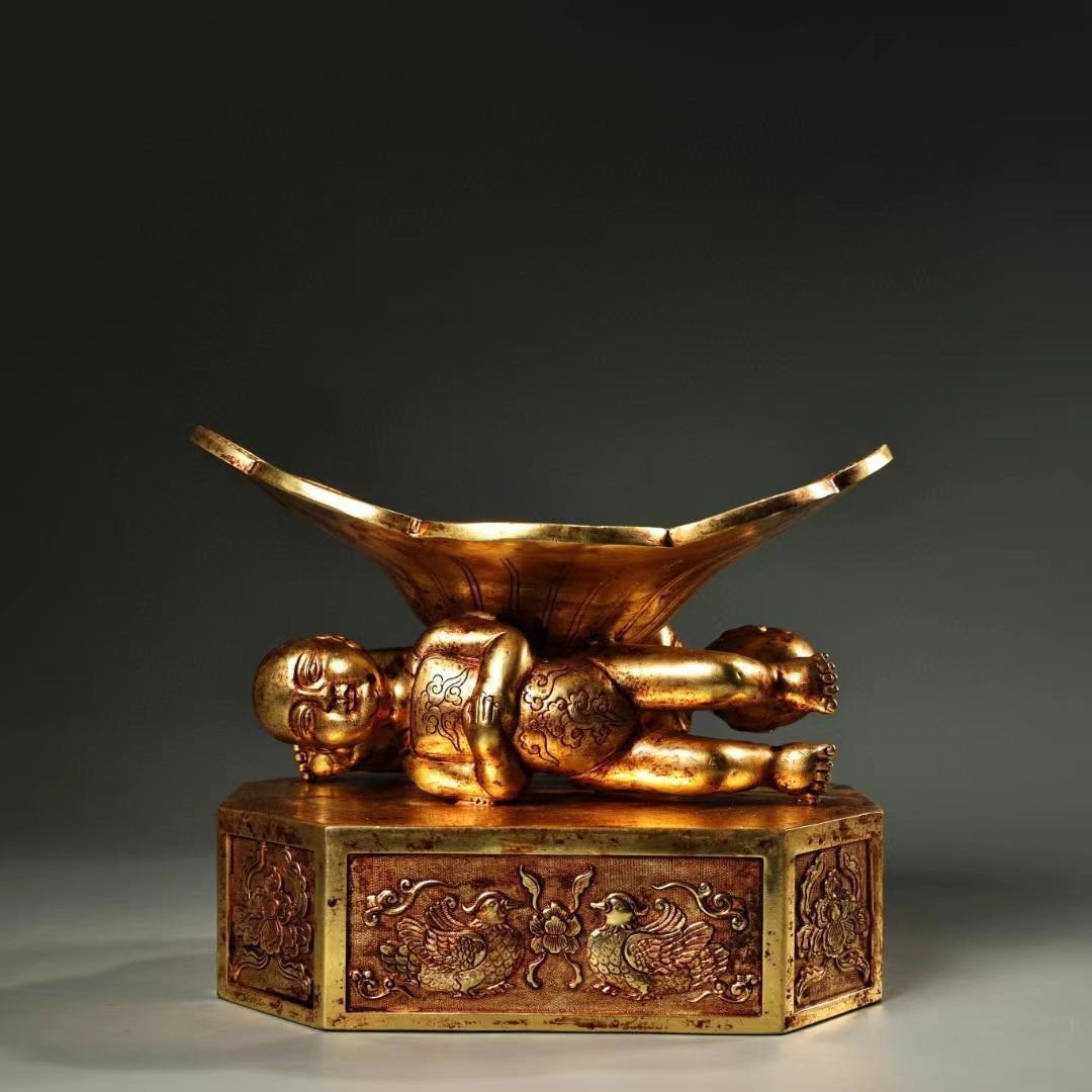 中国古美術・珍品旧蔵・鎏金童子龍鳳枕・鏨刻鎏金・純銅製・高浮彫・箱付き・置物