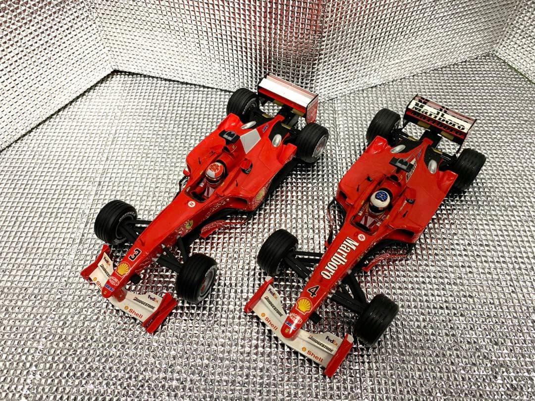 【ホットウィール　フェラーリF2000 M.シューマッハ　バリチェロ1/18】