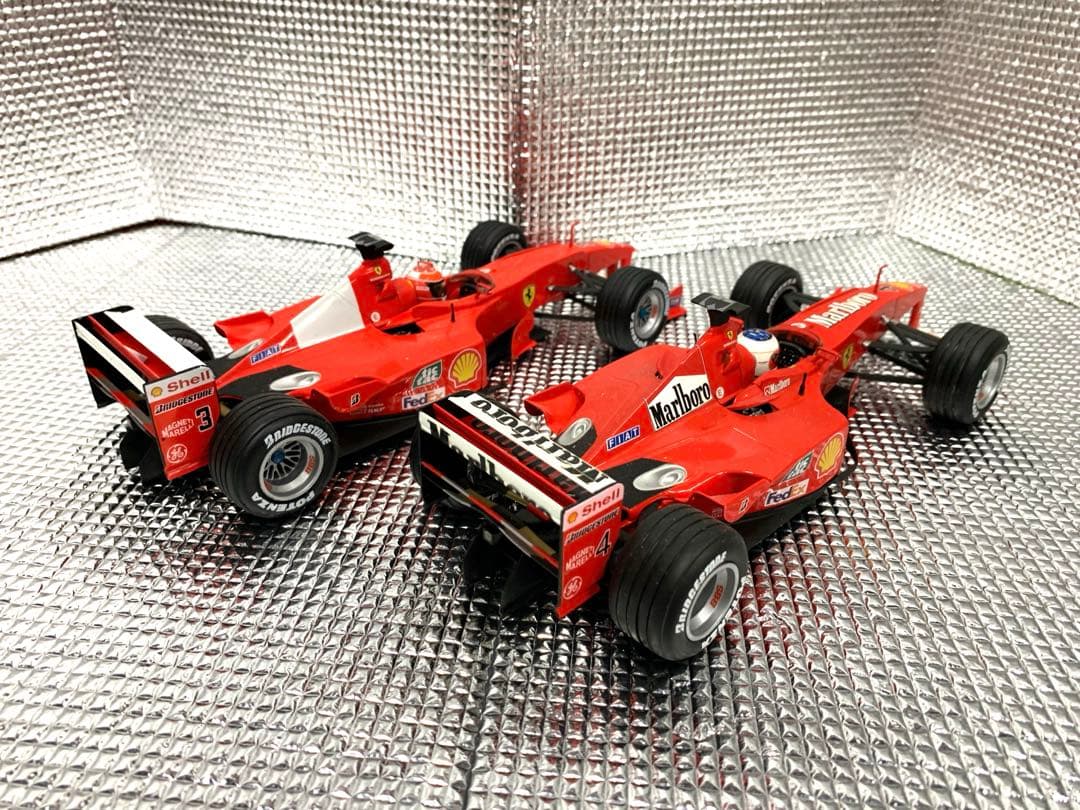 【ホットウィール　フェラーリF2000 M.シューマッハ　バリチェロ1/18】