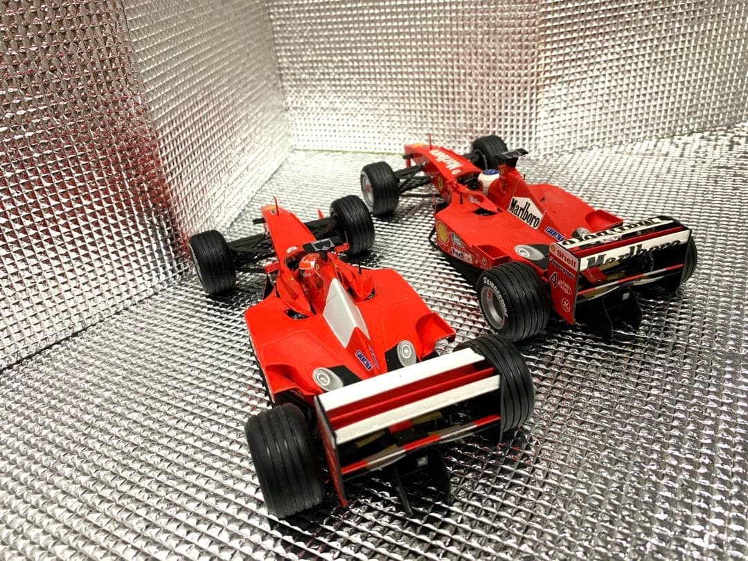【ホットウィール　フェラーリF2000 M.シューマッハ　バリチェロ1/18】