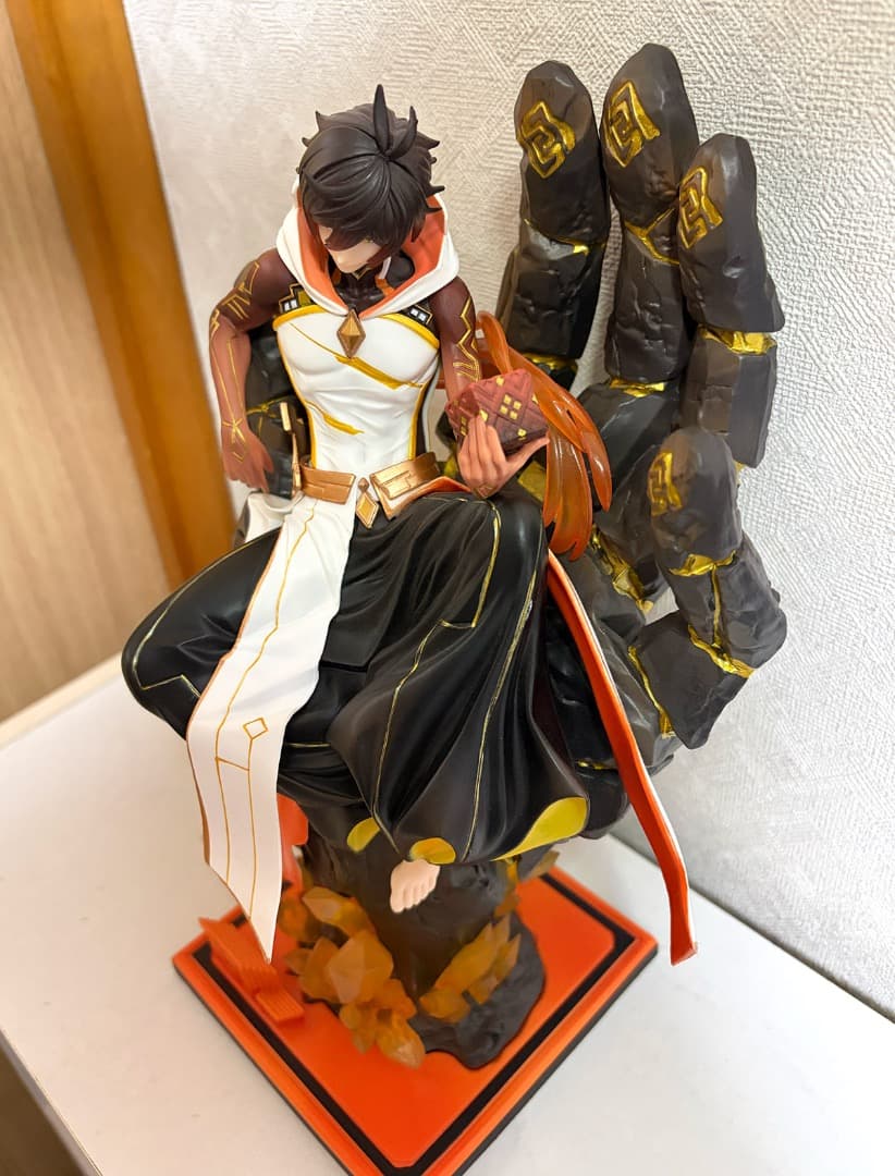 原神 鍾離（モラクス）岩神形態 フィギュア 中古品