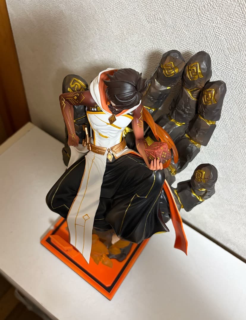 原神 鍾離（モラクス）岩神形態 フィギュア 中古品