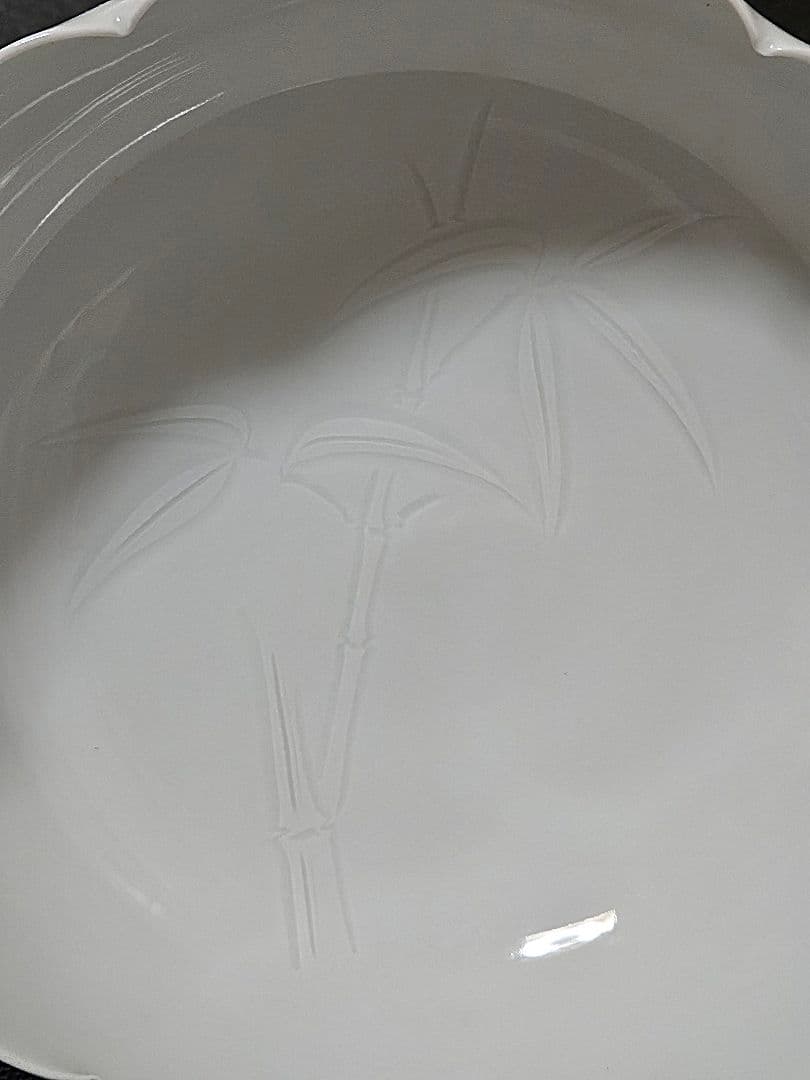 有田焼　厚生労働省認定『現代の名工』奥川俊右衛門作　白磁　彫り竹文様　菓子鉢